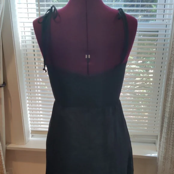 Elegant Black Women's Dress - Picture 3 of 6